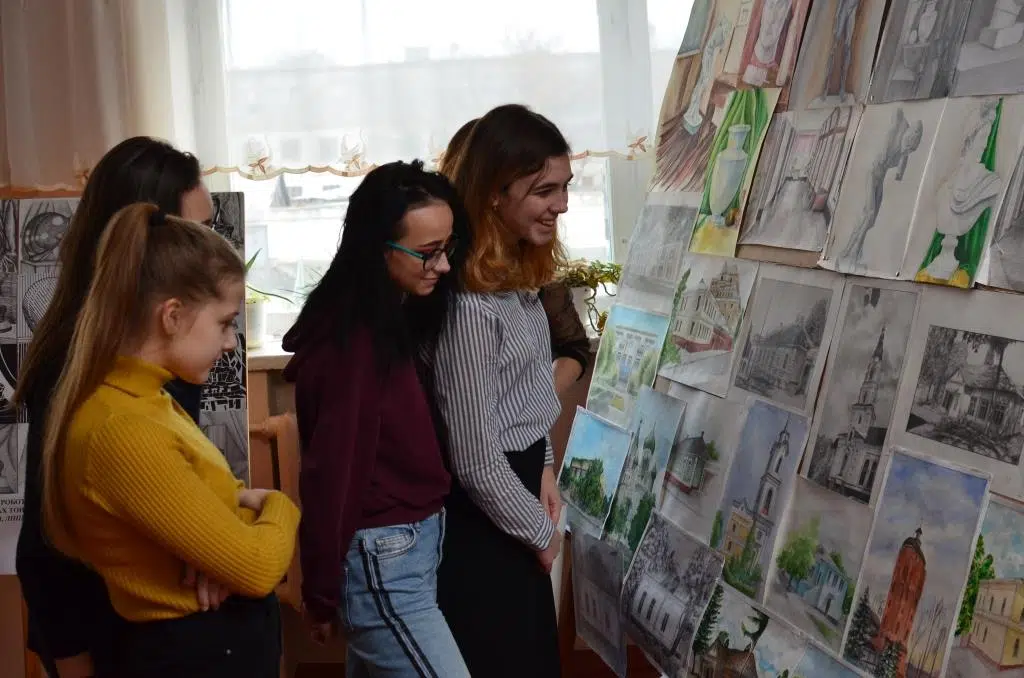 Ми працю любимо, що в творчість перейшла