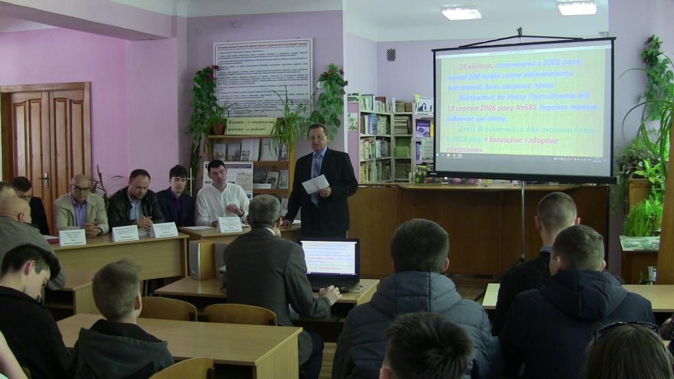 Архівне фото бібліотеки коледжу: Зустрічі, лекції та відкриття