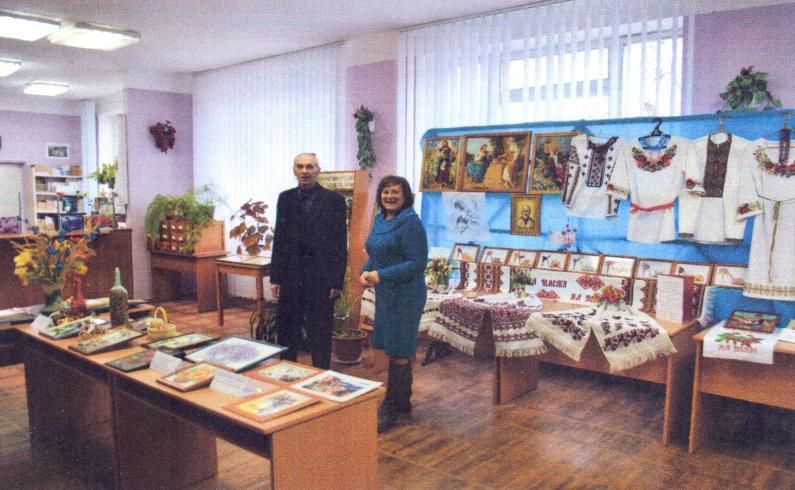 Архівне фото бібліотеки коледжу: Книжкові виставки