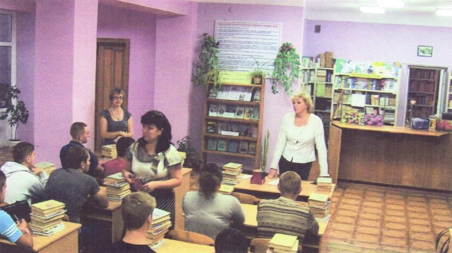 Архівне фото бібліотеки коледжу: Зустрічі, лекції та відкриття