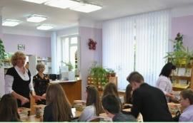Архівне фото бібліотеки коледжу: Книги, читальна зала й цифровий пошук